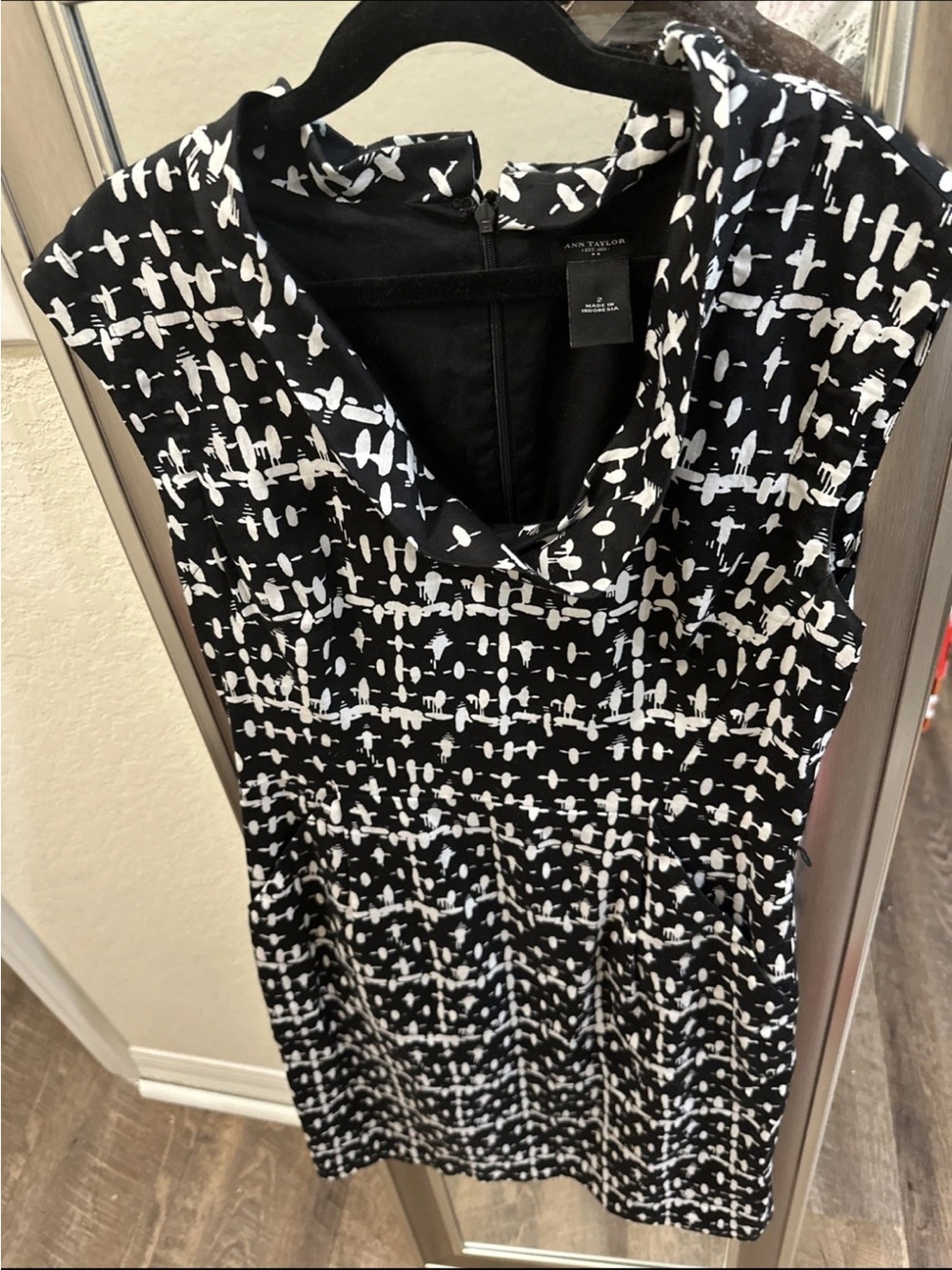Ann Taylor Black & White Patterned Sleeveless Dress- size 2 - Picture 8 of 8
